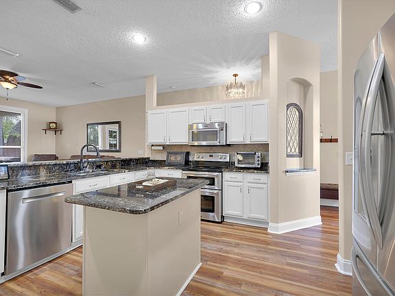 5th image of 12212 Lake Fern Dr