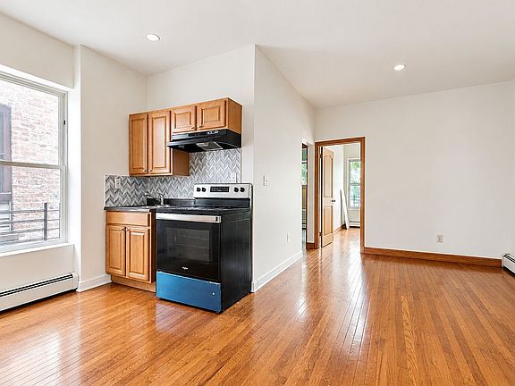 2nd image of 620 Ashford St