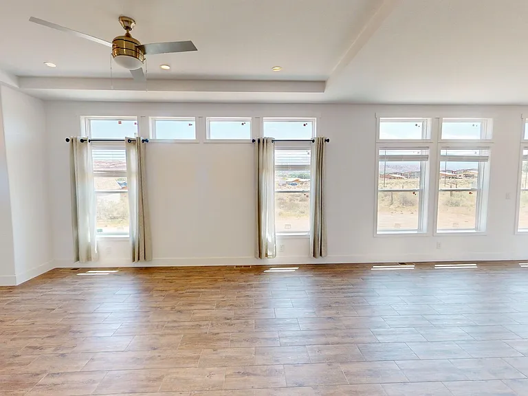 2070 Starbuck Ln — Photo 3