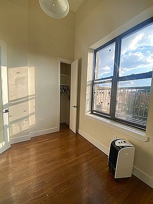 4th image of 561 Evergreen Ave #3F