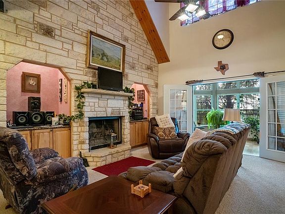 3rd image of 276 Juniper Ln