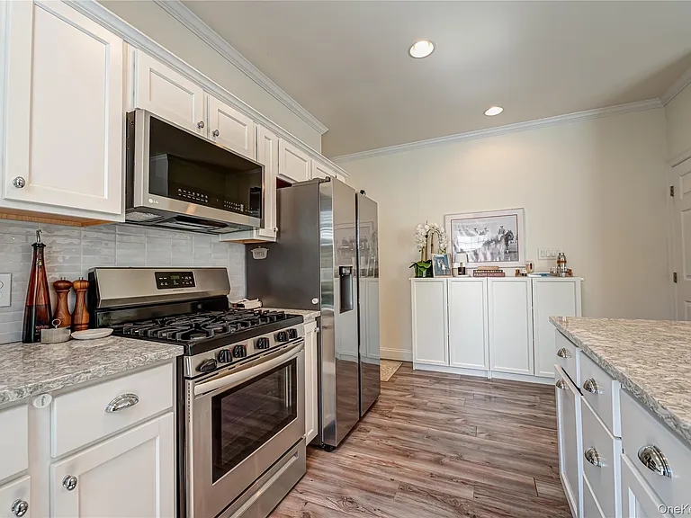 7 Nathan Hale Dr #A — Photo 9
