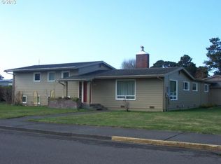 1010 Franklin Ave, Bandon, OR 97411