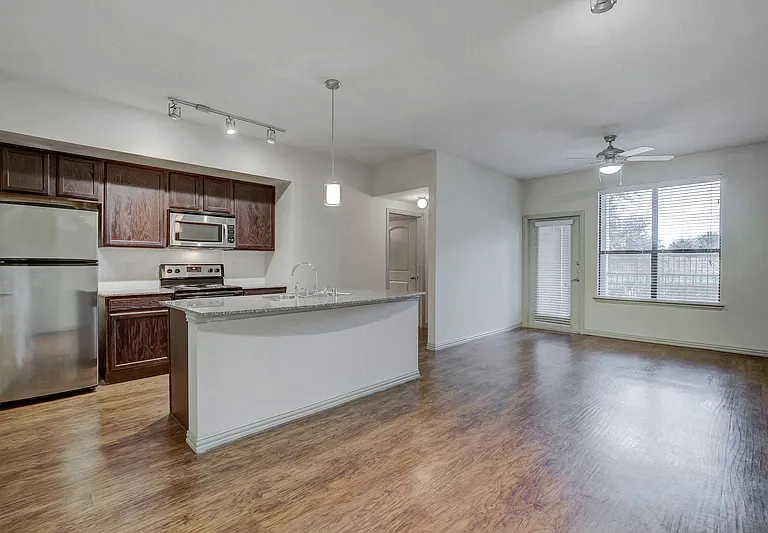 Summercrest Burleson Apartments — Photo 7