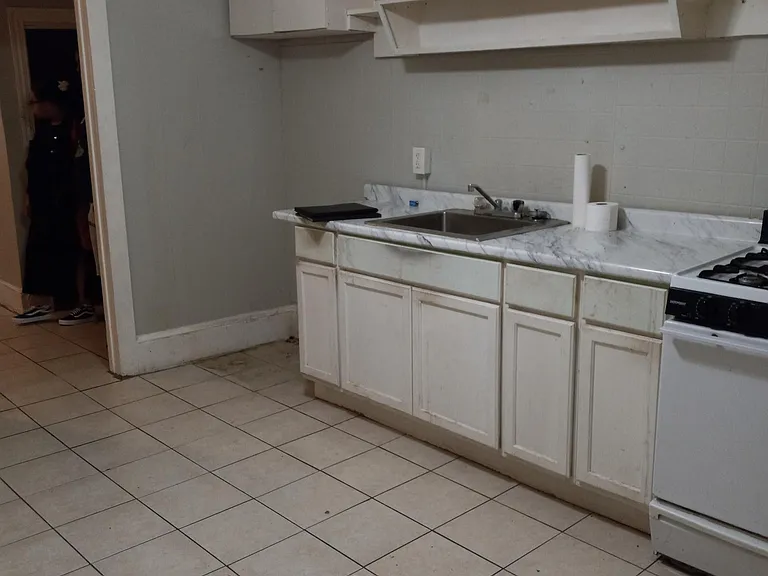 1011 Walnut St #1F — Photo 2