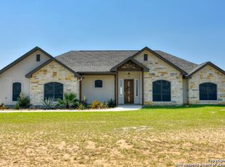 125 Gentle Breeze, Floresville, TX 78114