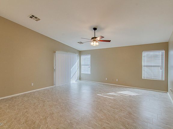 3rd image of 10518 W Roanoke Ave