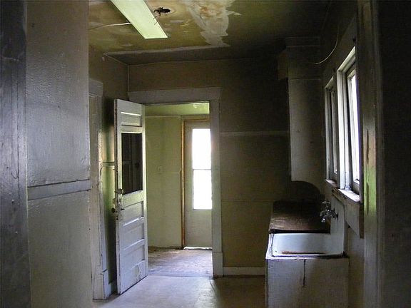 5th image of 6821 Avenue