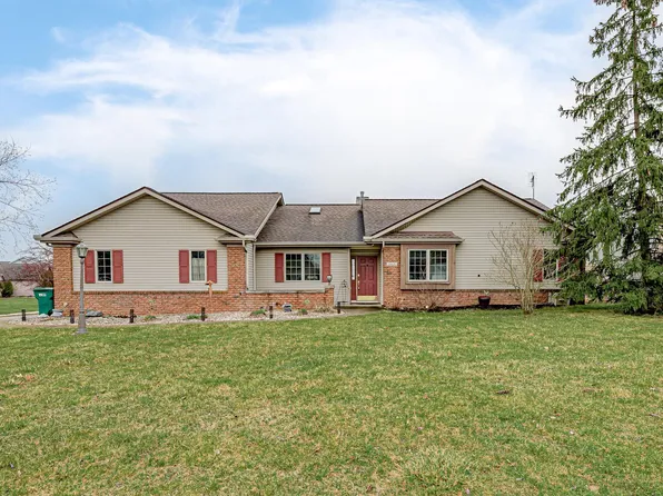 1669 E Ravenwood Ln, Columbia City, IN 46725