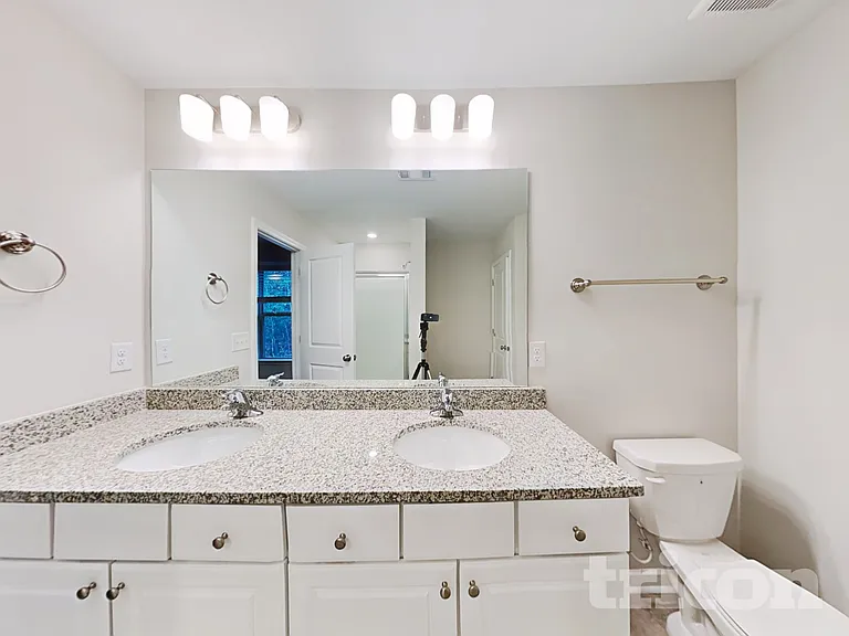 305 Knowles Pl — Photo 9