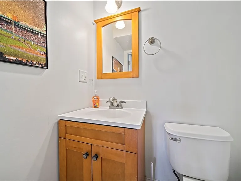 32 Adamson St #E — Photo 12