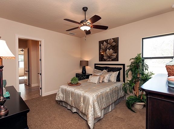 5th image of 209 Willow Oak Way