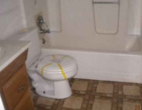 5th image of 1115 W Cornelia Ave