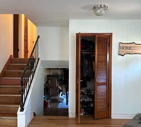 Up stair to 3 bedroom and down stair t basement