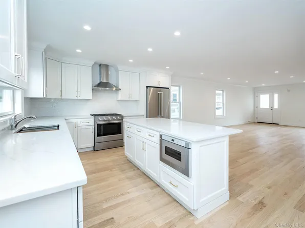 35B Dunwood Rd, Pt Washington, NY