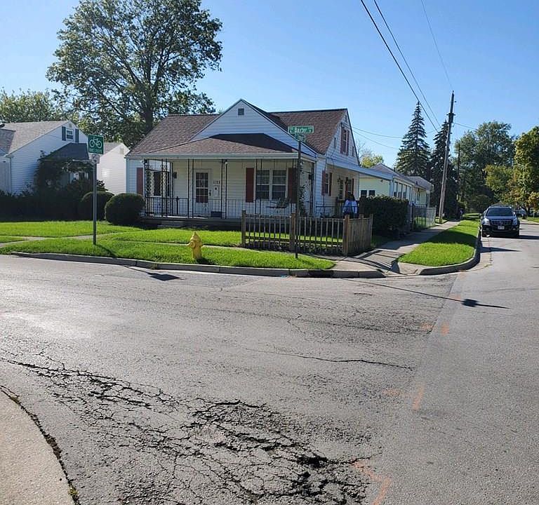 2nd image of 1133 N Baxter St