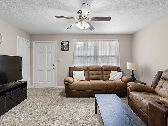 5th image of 2731 Patricia Ln