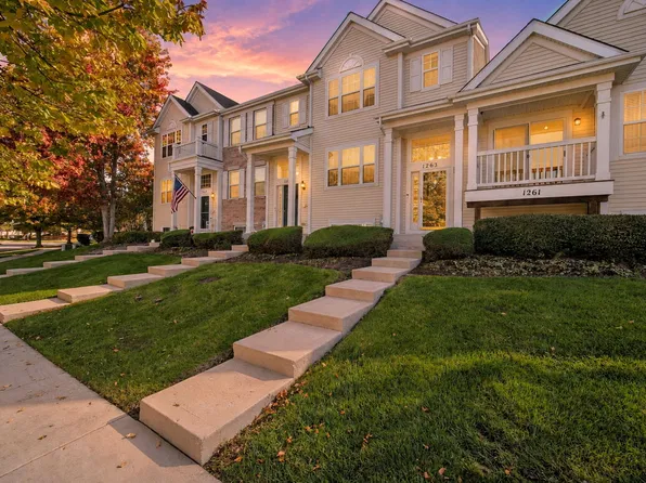 1263 Derry Ln, Hampshire, IL 60140