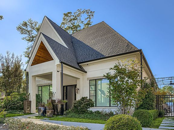 2nd image of 2246 Virginia Pl NE