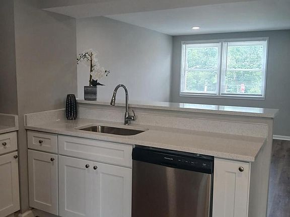 5th image of 2908 Mallview Rd