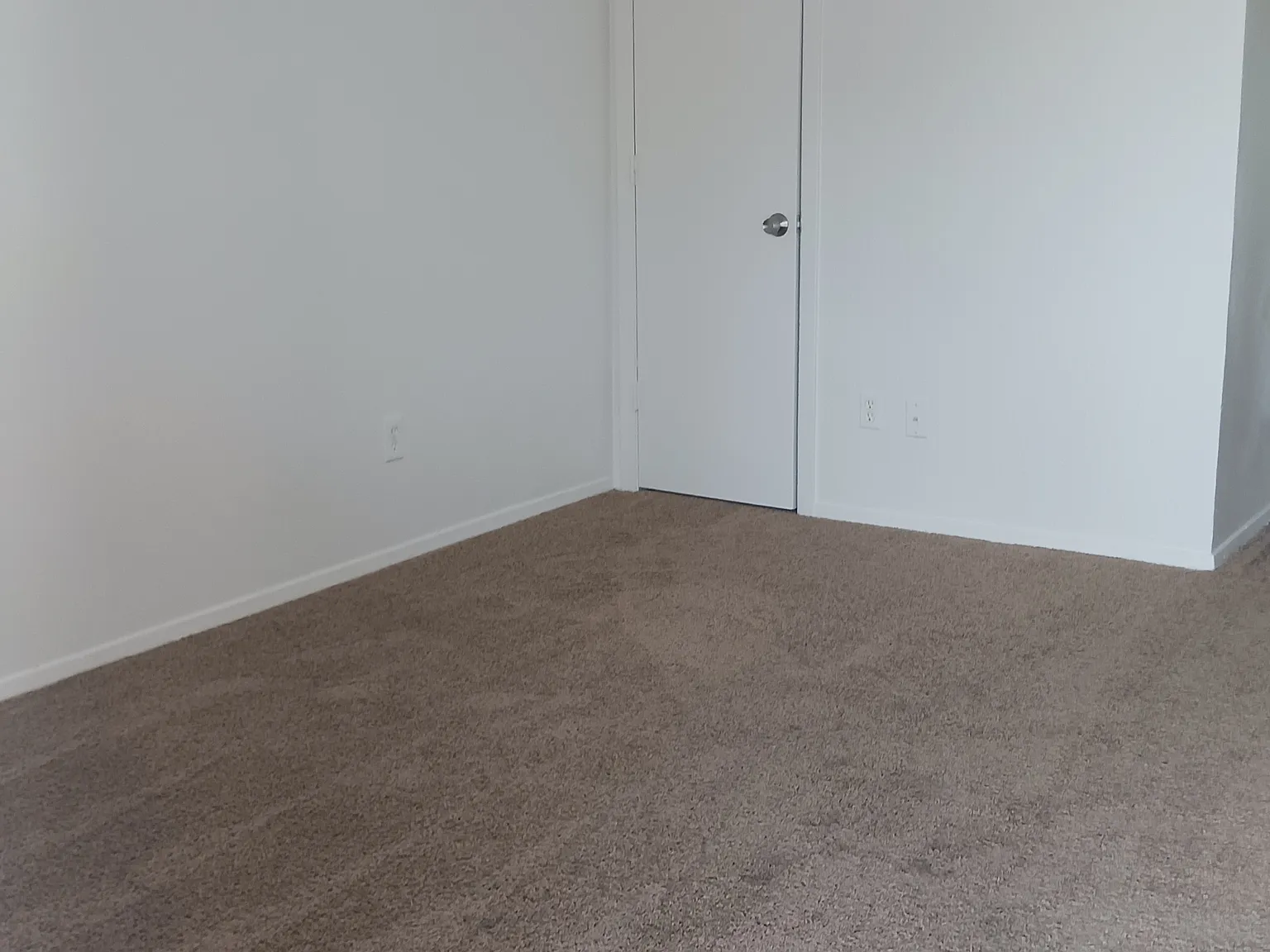 2 bed, 950 sqft, $1,025 — Photo 2