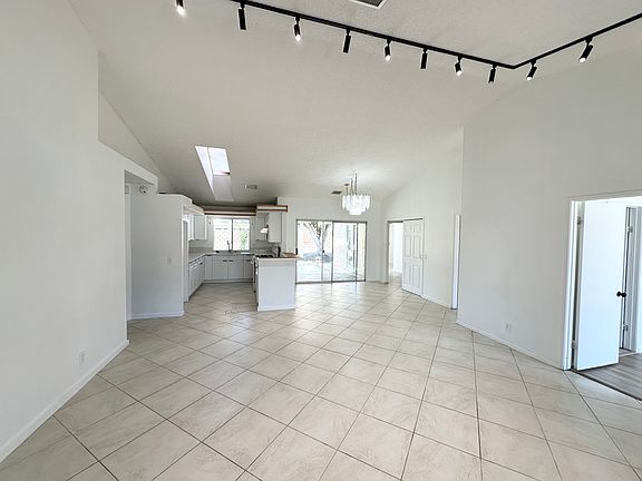 5th image of 28821 Avenida Duquesa