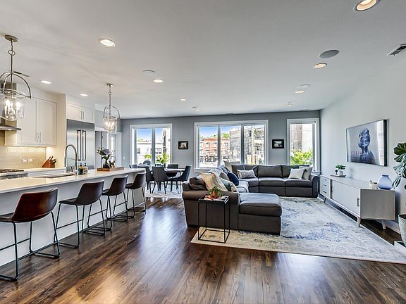 3rd image of 3914 N Damen Ave #202