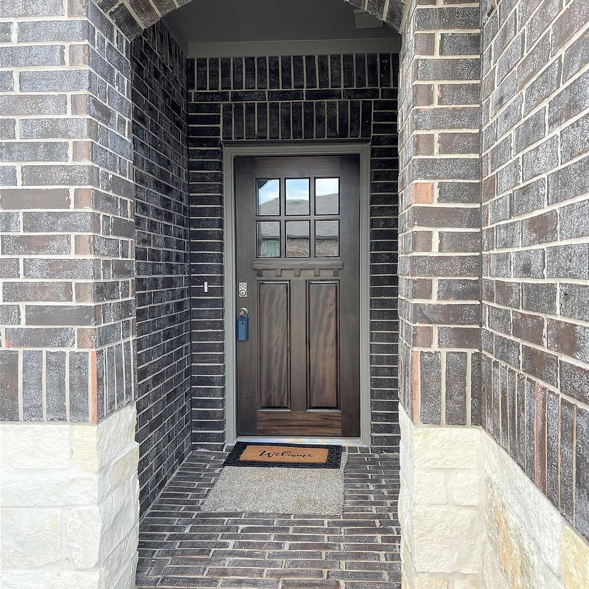 4 bed, 2.0 bath, 2030 sqft, $2,390 — Photo 2