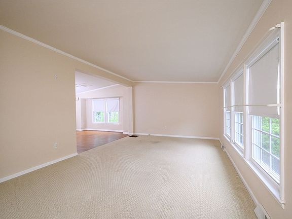 4th image of 53 Country Dr