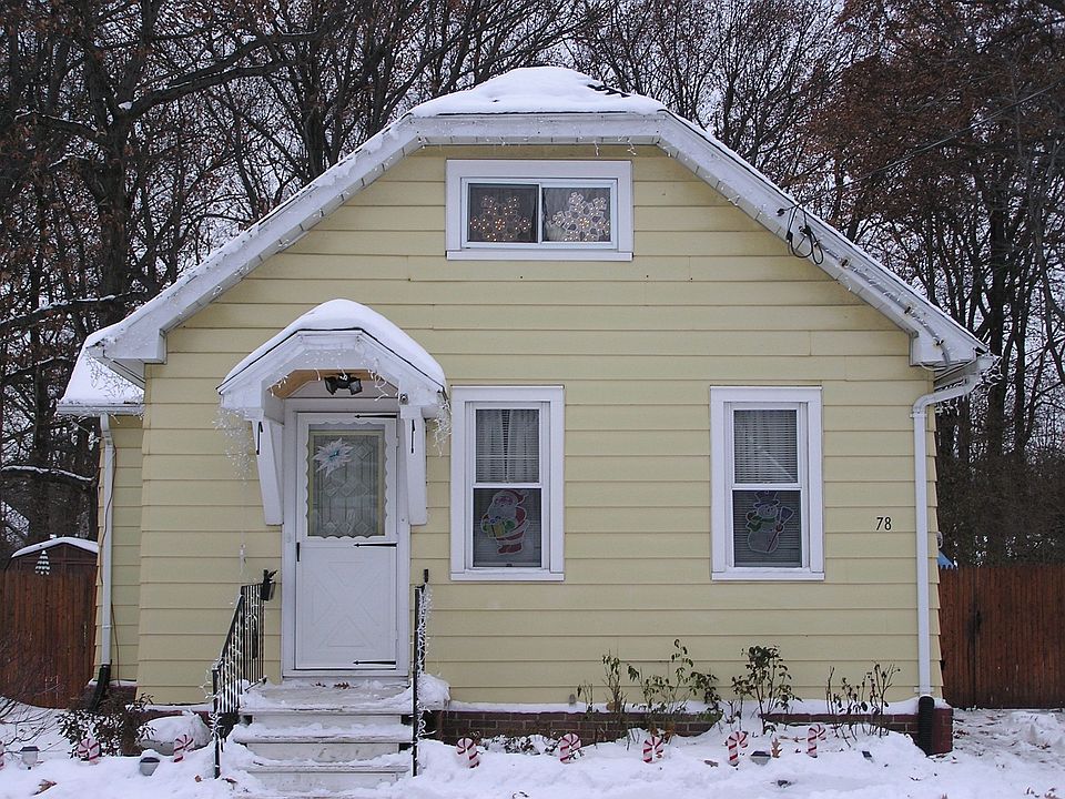 Darling House with fully fenced back yard