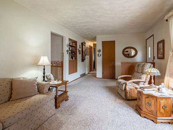3rd image of 369 13th St NE