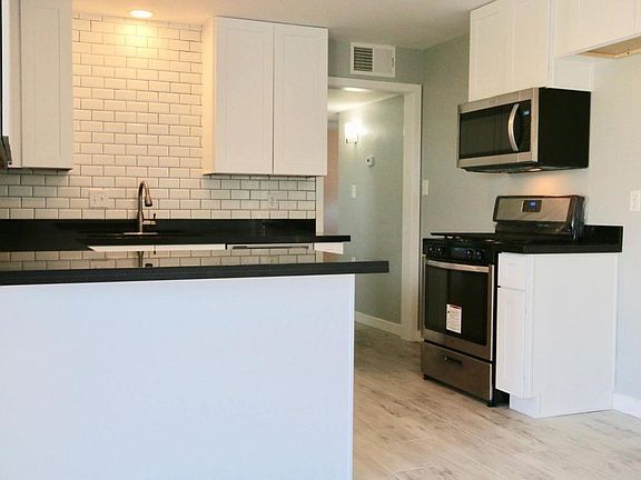 3rd image of 508 E Orchid Ln