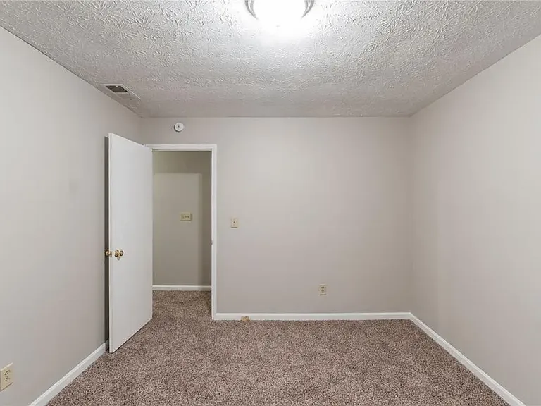 2047 Cliffton Ter — Photo 22