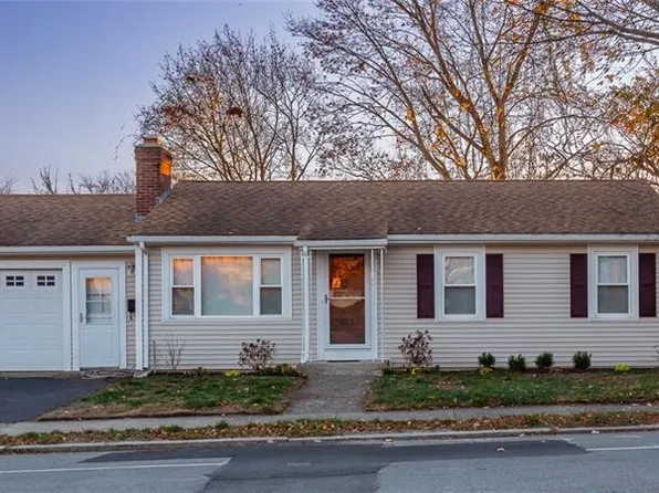 100 Roger Williams Ave E, Rumford, RI 02916