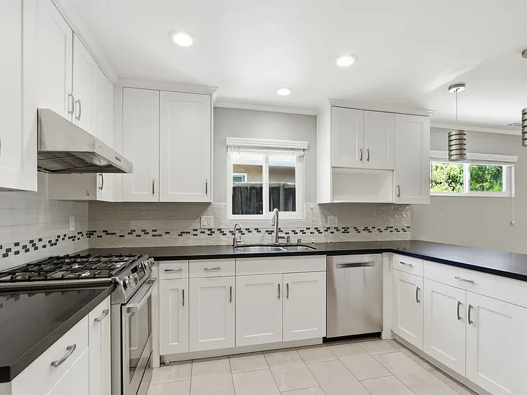 4737 Regina Way — Photo 3