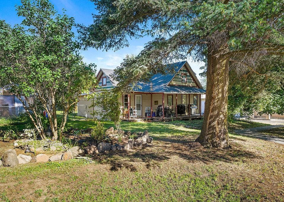 122 N Main St, Latah, WA 99018 Zillow