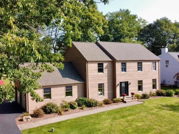 8 Briarwood Ln, Russell, PA 16345