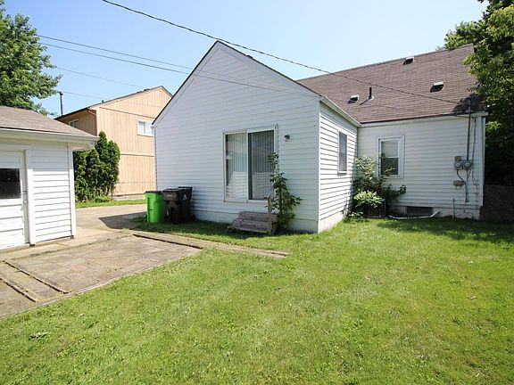 3rd image of 25627 Hudson St