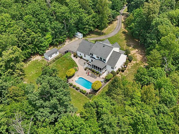 3rd image of 301 Gentle Breeze Cir