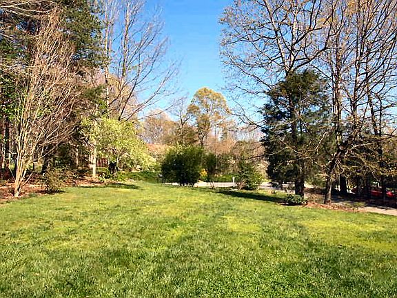 4th image of 8003 Parkview Ln