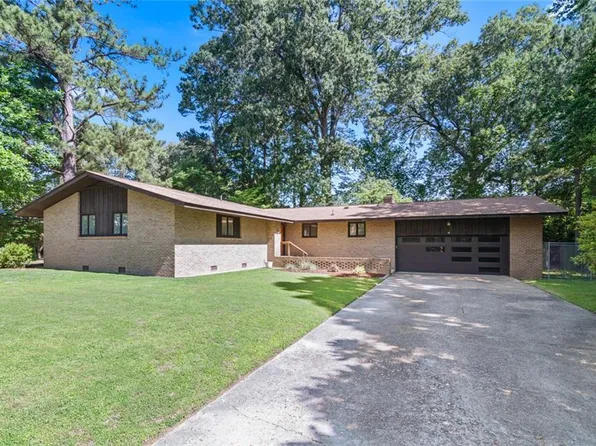 16 Camellia Dr, Newport News, VA 23602