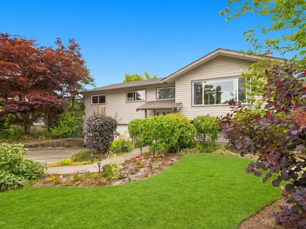 15467 Poplar Dr, Surrey, BC V4A 5J7