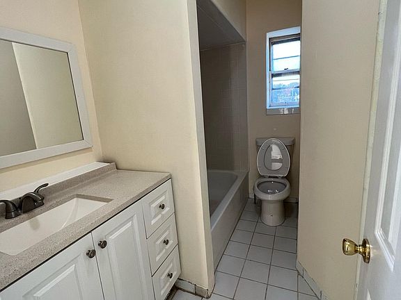 2nd image of 552 Tompkins Ave Unit 3