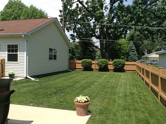 2nd image of 18612 W Hickory Pl
