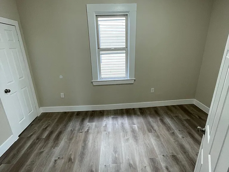 28 Wainwright St #3F — Photo 3