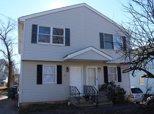 18 Chalmers St, Manchester, CT 06040