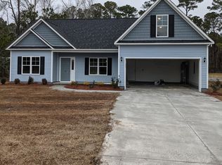 631 Belt Rd, Hampstead, NC 28443