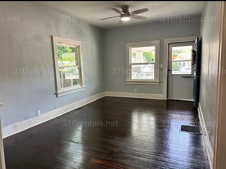 1118 S Hydraulic St — Photo 11