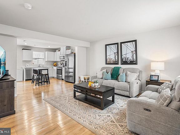 5th image of 15 Magnolia Way