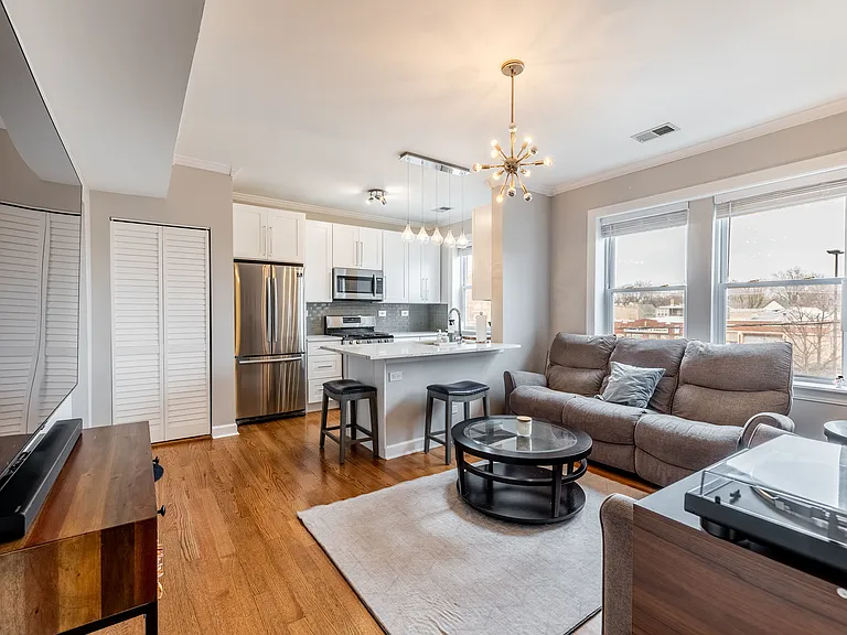 3214 W Berteau Ave #2 — Photo 2